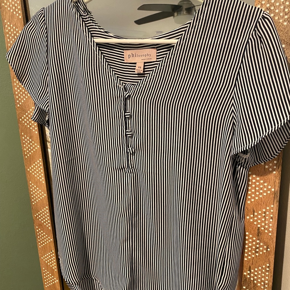 Philosophy Navy & White stripped shirt sleeve blouse